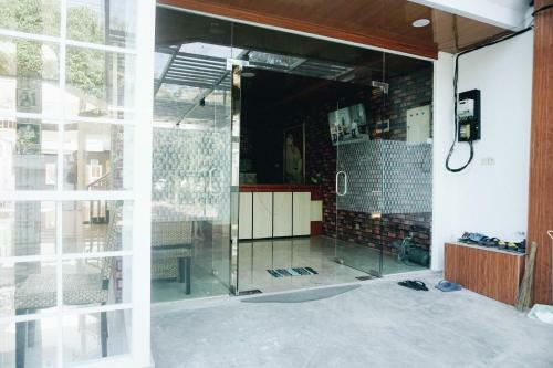 Hotel Koolkost Near University Of Surabaya