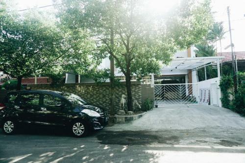 Hotel Koolkost Near University Of Surabaya