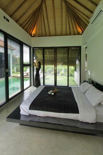 Rock N' Roll Villa