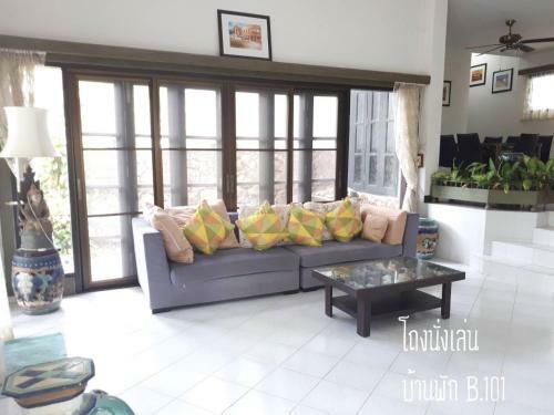 Baan Rug Nam Sai