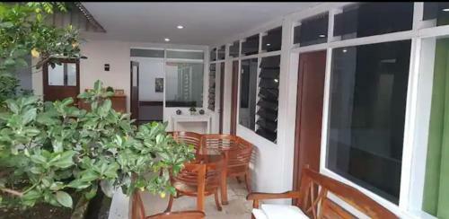 Villa Purwosari Guest House