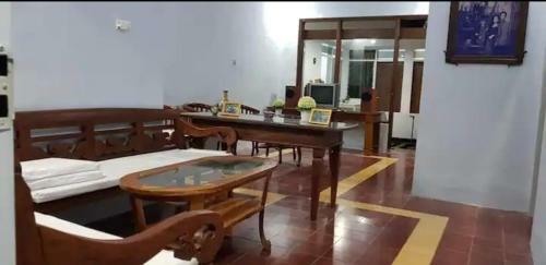 Villa Purwosari Guest House
