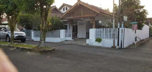 Villa Purwosari Guest House
