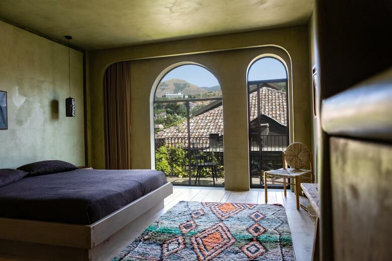 Life Gallery Hotel