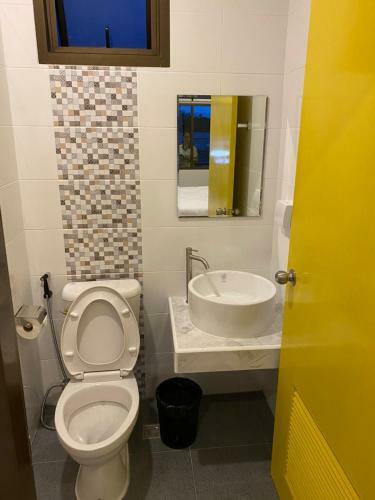 Hotel N&n House Laem Hin