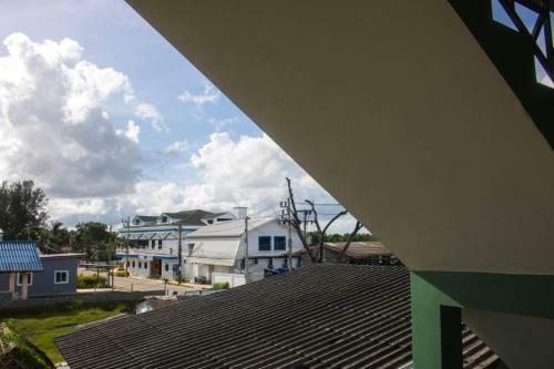 Hotel N&n House Laem Hin