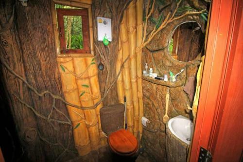 Garden View Treehouse : Treehouse Holidays