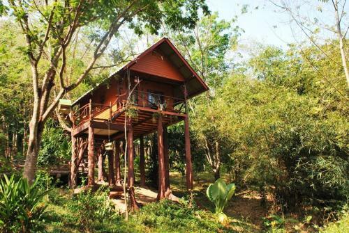 Lake View Treehouse : Treehouse Holidays