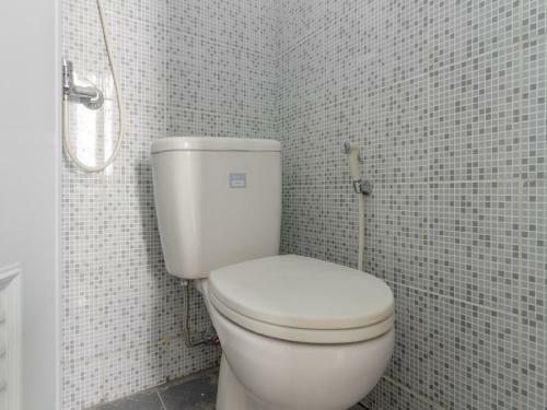 Hostal Reddoorz Plus Near Taman Rasuna Menteng