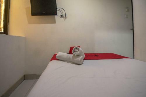 Hostal Reddoorz Near Rs Husada