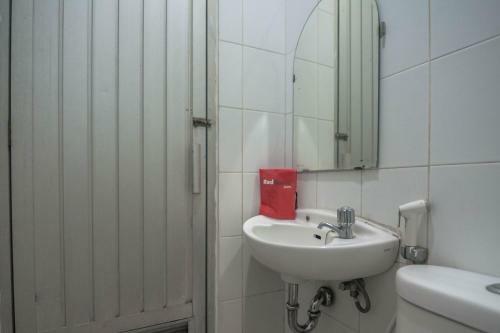 Hostal Reddoorz Near Rs Husada