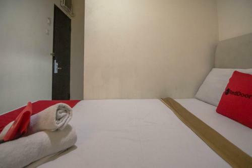 Hostal Reddoorz Near Rs Husada