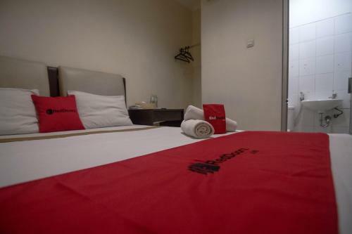 Hostal Reddoorz Near Rs Husada