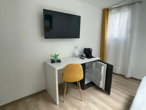 Hostal Admayora Guest House