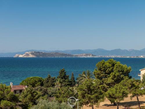 Panoramic Seaview Apartment - Near The Beach