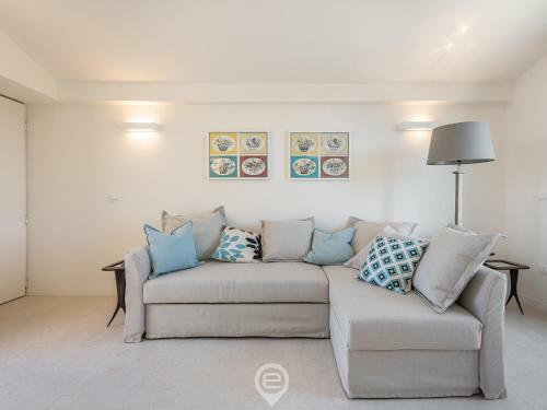 Panoramic Seaview Apartment - Near The Beach