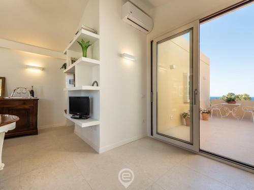 Panoramic Seaview Apartment - Near The Beach