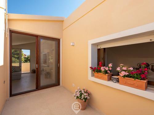 Panoramic Seaview Apartment - Near The Beach