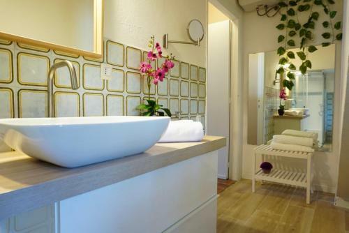 Seafront Aurelia Apartmen With Patio