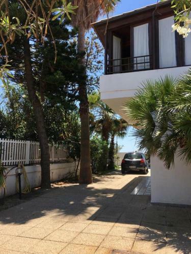 Villa By The Beach Sulla Spiaggia