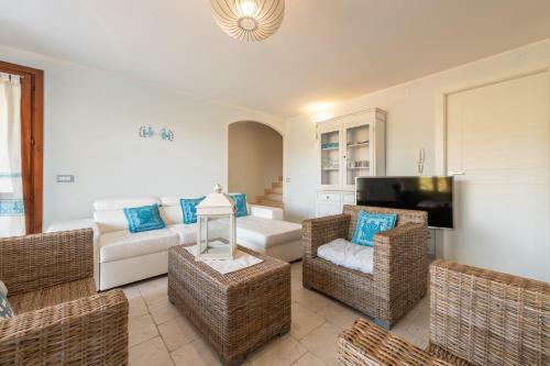 Villa Acquamarina Semi Detached Villa With Private Pool And Wifi