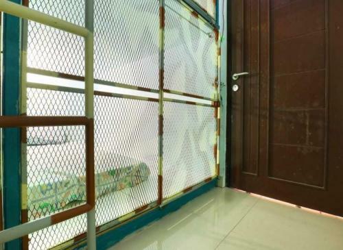 Albergue Kabin Kapsule Ui Depok - Male Only