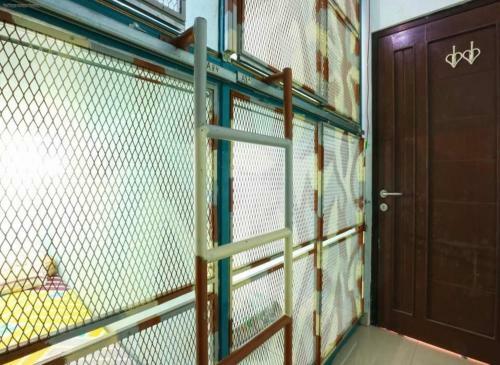 Albergue Kabin Kapsule Ui Depok - Male Only