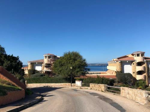 Villa Nrh Baja Sardinia Cottage