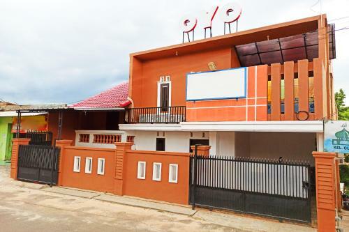 Hotel Vaccinated Staff - Oyo 2595 Lumungga Residence