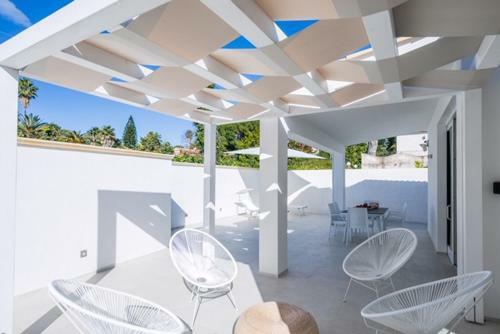 Total White Villa