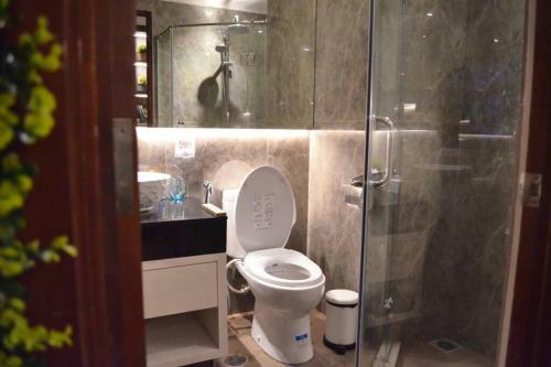 Royal Mediterania Garden Apartment, Central Park Mall