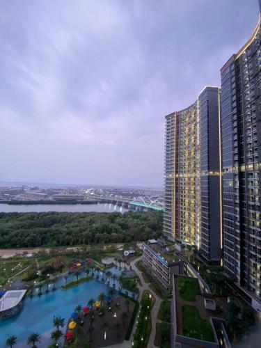 Cozy Stay @ Gold Coast Pik Sea View Apartment