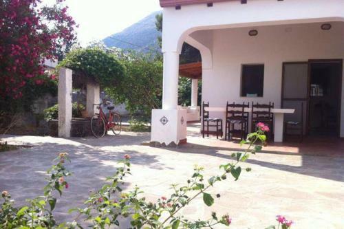 Villa By The Vulcano