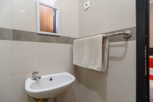 Hostal Reddoorz Plus Near Radio Dalam 3