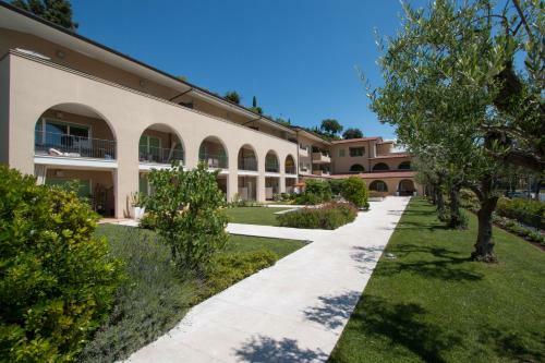 La Cascata Apartments With Pool By Wonderful Italy