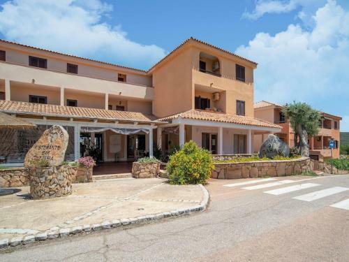 Serene Apartment In Marinella Near Beach