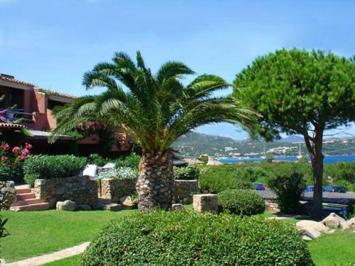 Lovely Holiday Home In Marinella With Shared Garden