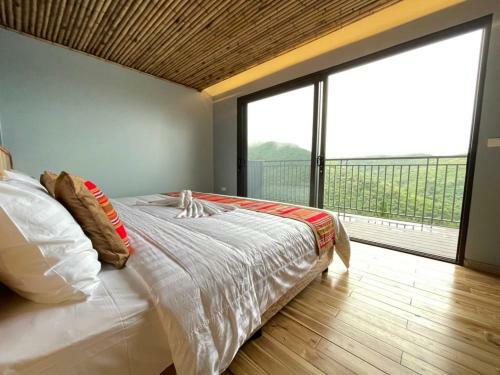 Hotel The Skyview H�a B�nh