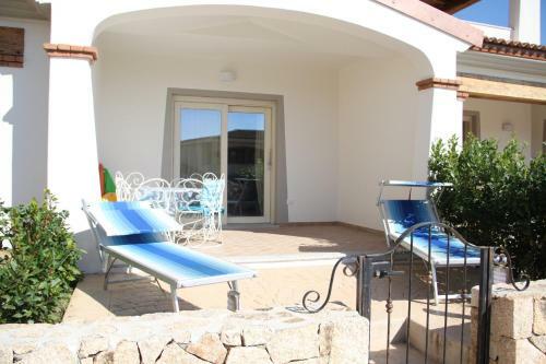 Mediterranean Sea Shell Pool House