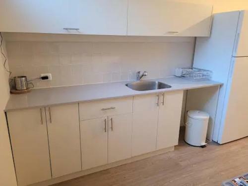 Hostal Charming Modern Country Unit For Rent