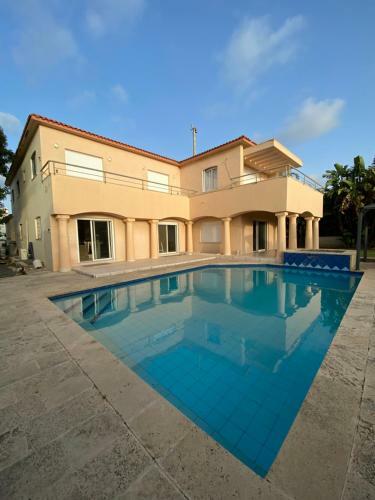 Kingfisher Villa, Caesarea