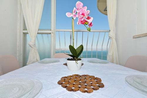 Lakeview Apartment