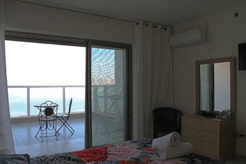 Spacious Apartment & Lovely View!