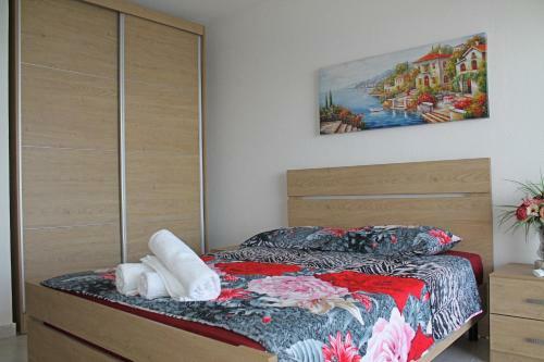 Spacious Apartment & Lovely View!