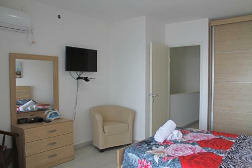 Spacious Apartment & Lovely View!