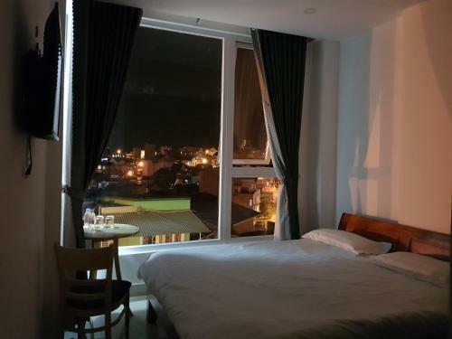 Hotel Dalat Night