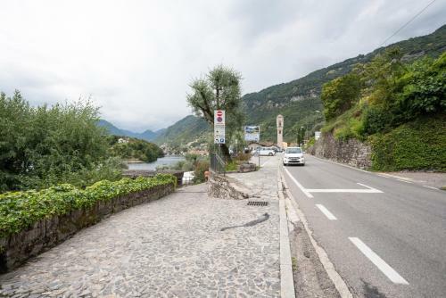 Apartamento Lake Como Studio With Balcony And Private Parking