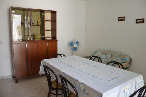 Villa Con Doppio Appartamento Piano Terra E Semi-interrato