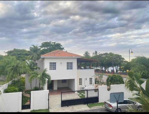 Hermosa Casa Frente Al Mar