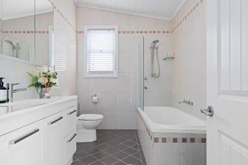 Historic Holiday Home / Cessnock